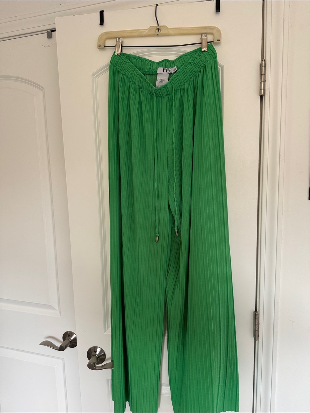Pleated Wide-Leg Green Women's Pants with Drawstring Waist